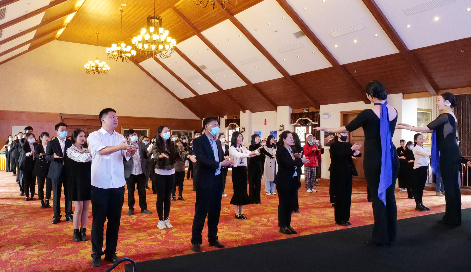 博学于文，约之以礼——恒益集团组织“国宾礼仪”主题专场培训