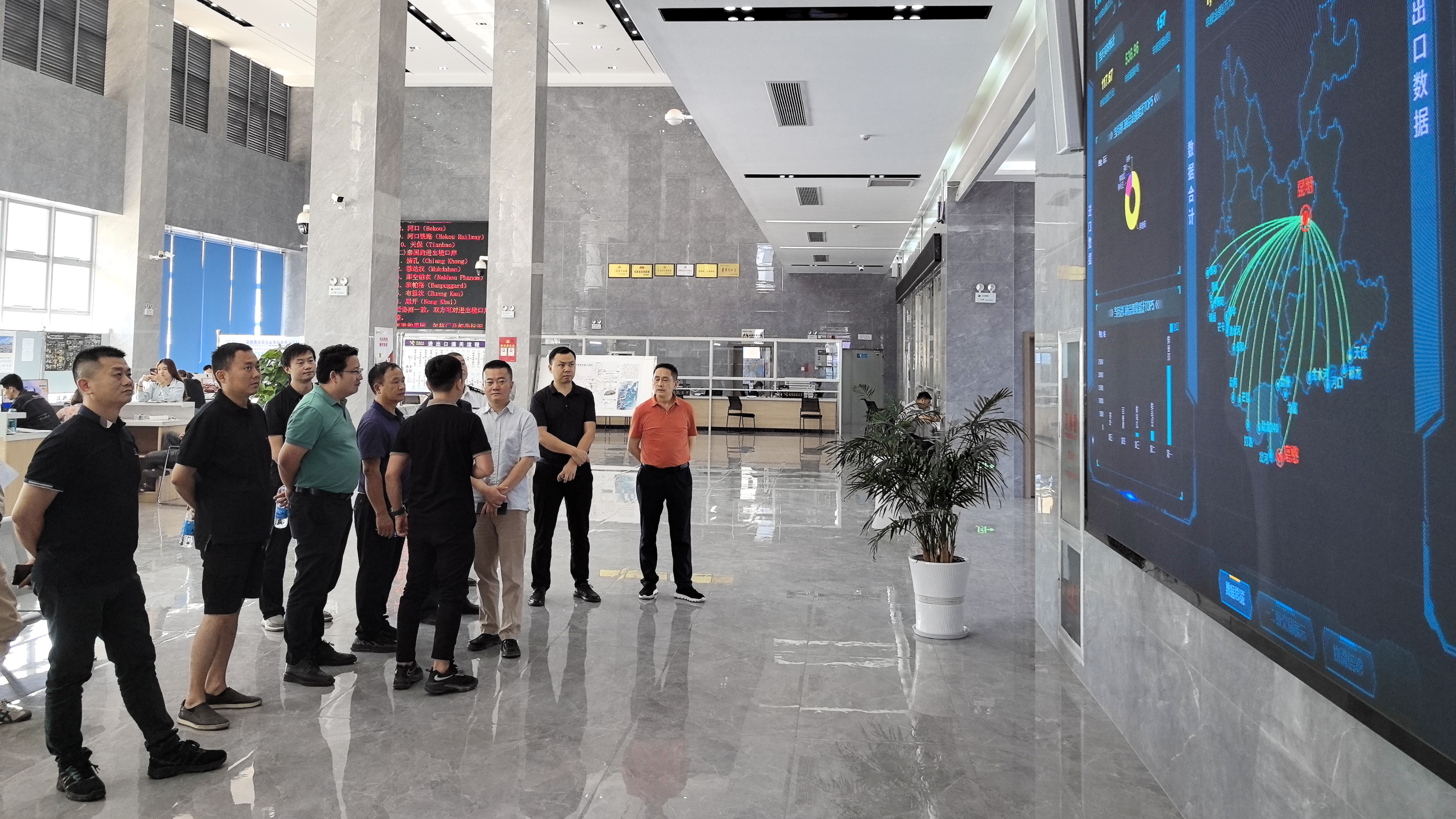 云南省商务厅副厅长一行赴磨憨考察恒益“边互通”综合服务平台实际运营