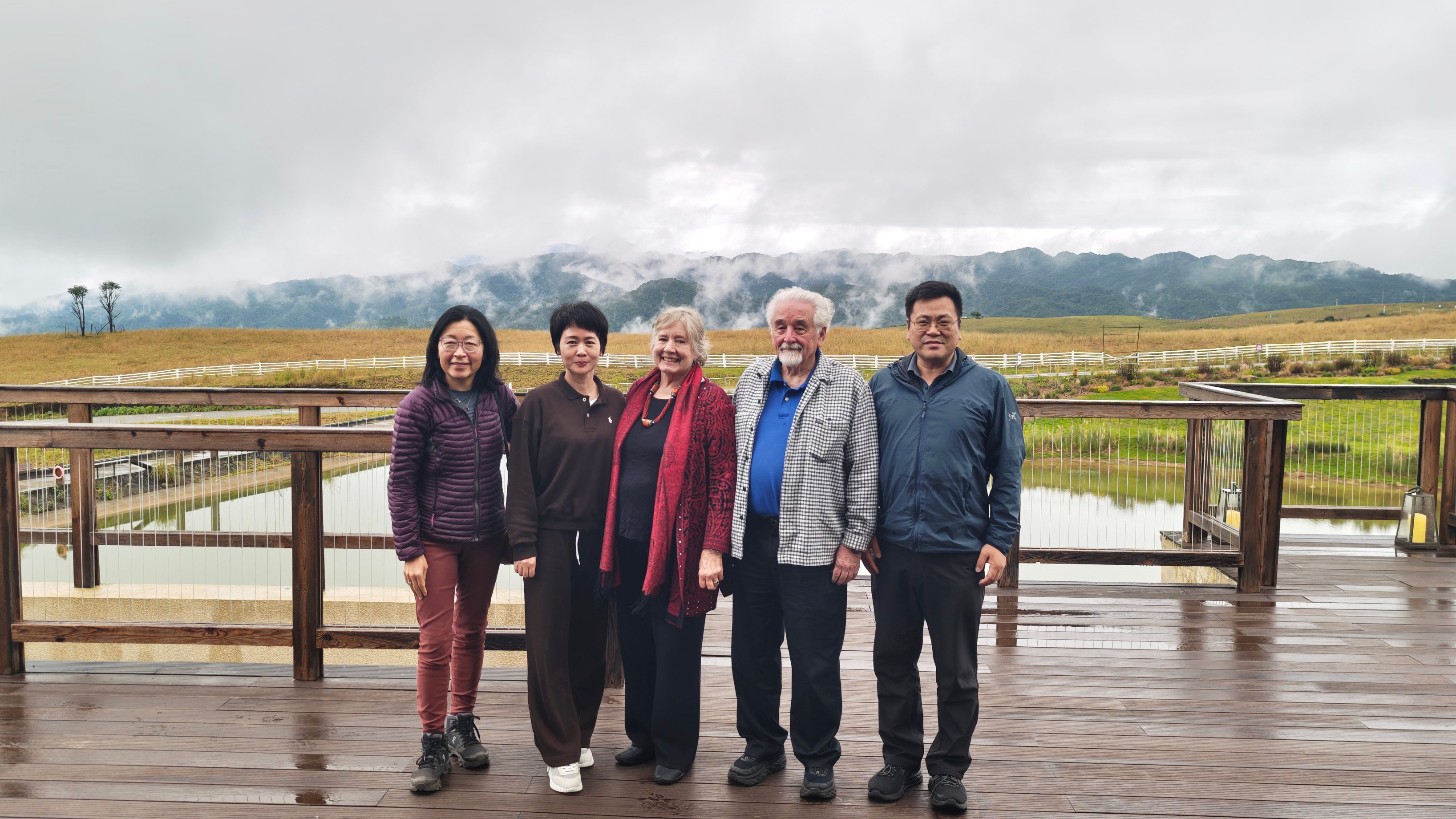 东西方慈善论坛联合创始人一行到访恒益集团 共探公益合作新路径